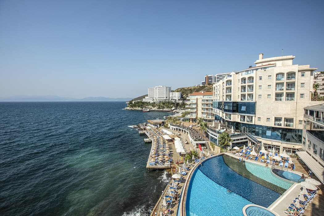 Charisma De Luxe Hotel